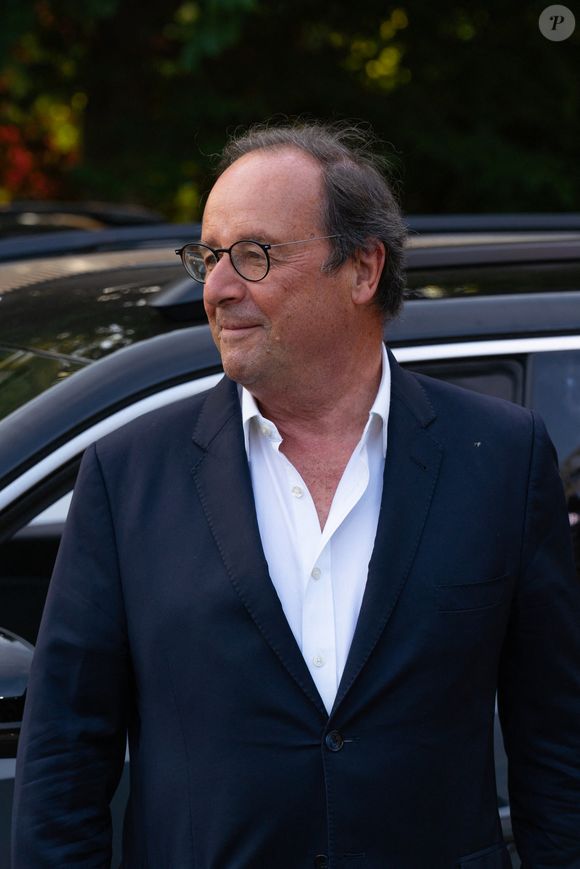 François Hollande au Festival 4L au Chalet des Iles à Paris, le 22 juin 2025.

Photo : Sitraka Ramiandrasoa / Bestimage