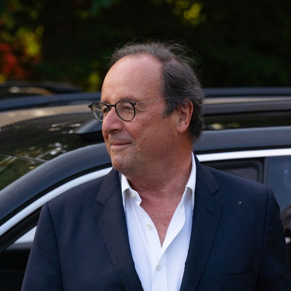 François Hollande au Festival 4L au Chalet des Iles à Paris, le 22 juin 2025.

Photo : Sitraka Ramiandrasoa / Bestimage