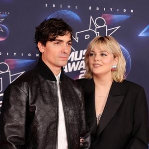 Louane peut compter sur le soutien de son chéri Florian Rossi. 
Rossi et sa compagne Louane Emera au photocall de la 25ème cérémonie des "NRJ Music Awards (NMA)" au palais des Festivals et des Congrès de Cannes, France. © Dominique Jacovides/Bestimage