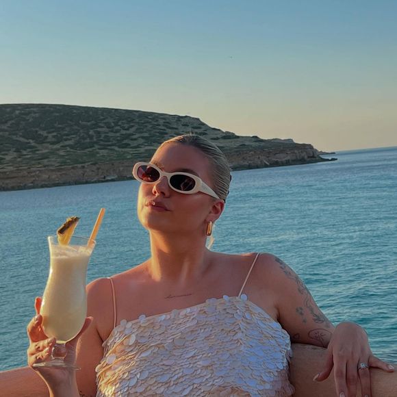 Louane en vacances à Ibiza avec un groupe d'amies et sans son futur mari Florian Rossi. 30 et 31 mai 2025