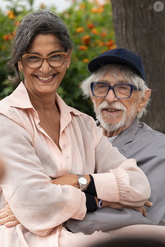 Pierre Richard et sa femme Ceyla Lacerda Photocall de "L'Homme qui a vu l'ours qui a vu l'homme" lors du 78ème Festival International du Film de Cannes, le 22 mai 2025.
© Jacovides/Moreau/Bestimage
