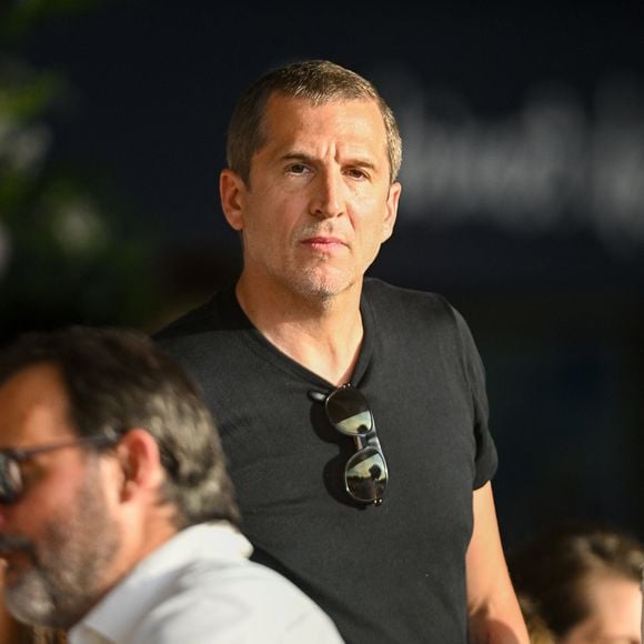 Passionné d'équitation au même titre qu'Hugues Aufray, Guillaume Canet était présent lors de cet évènement

Exclusif - Guillaume Canet dans l'espace VIP, le Pavillon Eiffel, lors de la 12ème édition Longines Paris Eiffel Jumping au pied de la Tour Eiffel sur le Champ-de-Mars à Paris, France, le 20 juin 2026. © Perusseau-Veeren/Bestimage