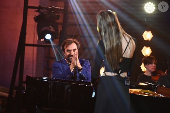 Exclusif - Charlotte Cardin et André Manoukian - Enregistrement de l'émission "Le Grand Echiquier : Spéciale Charles Aznavour" à l'Opéra royal de Versailles, présentée par C.Chazal et A.Manoukian, et diffusée sur France 2 le 29 mai 2025. © Guillaume Gaffiot/Bestimage