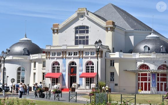 "C'est l'une des familles dont le patronyme est connu du Tout-Montpellier.", précise notamment Le Point, avant de retracer le parcours de cette famille atypique.

Cabourg (14) : le Casino (groupe Partouche) - Photo by Tesson/ANDBZ/ABACAPRESS.COM