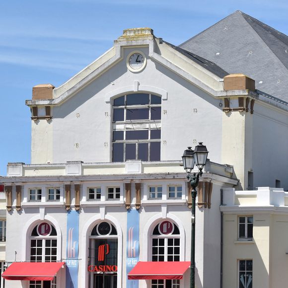 "C'est l'une des familles dont le patronyme est connu du Tout-Montpellier.", précise notamment Le Point, avant de retracer le parcours de cette famille atypique.

Cabourg (14) : le Casino (groupe Partouche) - Photo by Tesson/ANDBZ/ABACAPRESS.COM