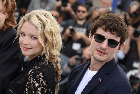 Virginie Efira et son compagnon Niels Schneider au photocall de "Sibyl" lors du 72ème Festival International du Film de Cannes, le 25 mai 2019.
© Dominique Jacovides/Bestimage