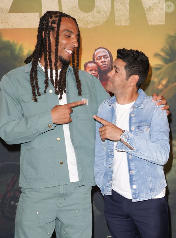 Nelson Foix et Jamel Debbouze au photocall de la première du film Zion au cinéma Le Grand Rex à Paris, France, le 4 avril 2025. © Coadic Guirec/Bestimage