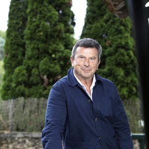 Il est d'autant plus concerné qu'il possède une maison situé à "5-6 kilomètres du front du feu" comme il le rapporte au "Parisien"

Exclusif - Pascal Bataille lors de la 29ème édition de "La Forêt des Livres chez Gonzague Saint-Bris" à Chanceaux-près-Loches, le 31 août 2025.
© Cédric Perrin/Bestimage
