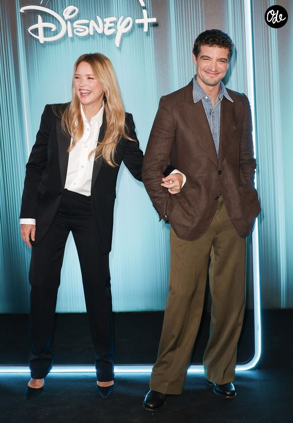 Virginie Efira et son compagnon Niels Schneider - Photocall du showcase 2026 Disney+ à l'Institut de France à Paris le 15 janvier 2026. © Coadic Guirec/Bestimage
