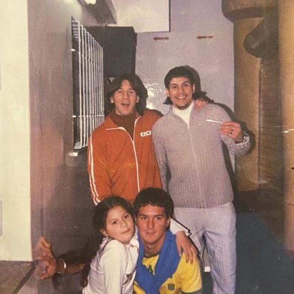 Lionel Messi a perdu son père, Jorge Messi, vendredi 7 août, à l’âge de 68 ans. 

Jorge Messi a partagé une photo de ses enfants sur Instagram. Lionel Messi apparaît à gauche.