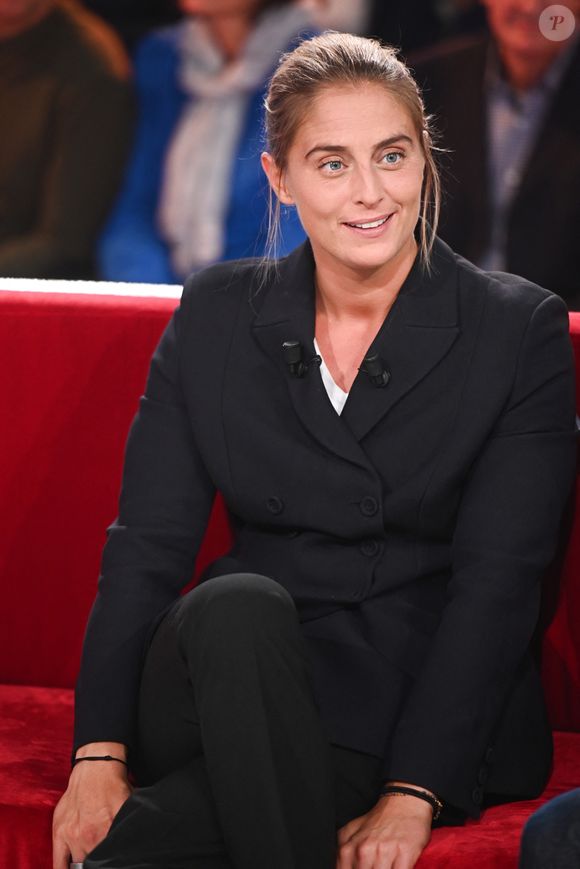 Pauline Deroulede était aussi de la partie.

Exclusif - Pauline Deroulede - Enregistrement de l'émission Vivement dimanche au studio rive gauche presentée par M. Drucker avec une diffusion sur France 3 le 23 novembre. © Guillaume Gaffiot/Bestimage