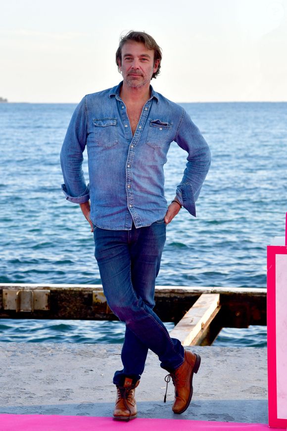 Patrick Puydebat durant le photocall sur le ponton du Majectic pour la série "Les Mystères de l'Amour" dans le cadre de Canneseries saison 3 au Palais des Festivals à Cannes, le 10 octobre 2020. © Bruno Bebert / Bestimage