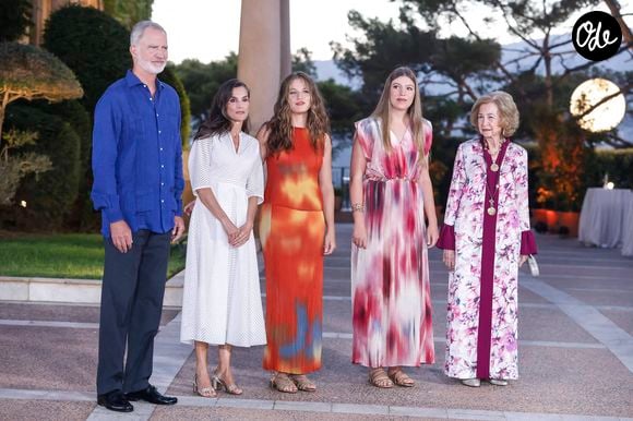 Sa chambre individuelle mesure environ 17 mètres carrés.

Le roi Felipe VI d’Espagne, la reine Letizia d’Espagne, la princesse héritière Leonor, l’infante Sofia d’Espagne et la reine émérite Sofia assistent à la traditionnelle réception annuelle organisée au palais de Marivent.
Dana Press / Bestimage
