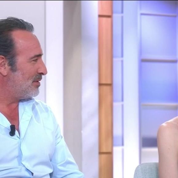Jean Dujardin surpris par Jeanne Cherhal dans "C à vous", diffusé sur France 5 ce 11 mars 2026

Copyright : Capture d'écran France 5 / C à vous