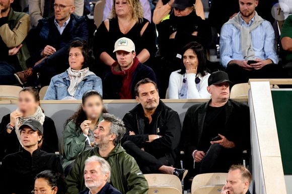 Gilles Lellouche et sa fille Ava dans les tribunes des Internationaux de France de tennis de Roland Garros 2024 à Paris, France, le 2 juin 2024. © Jacovides-Moreau/Bestimage
