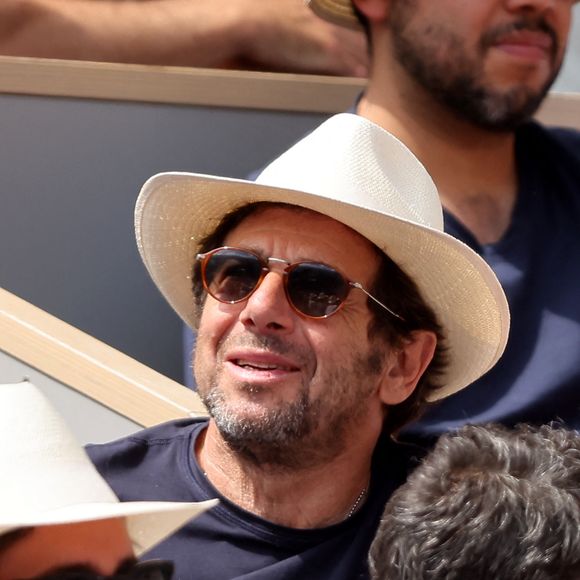 Patrick Bruel dans les tribunes lors des Internationaux de France de Tennis de Roland Garros 2025. Paris,

© Jacovides / Moreau / Bestimage