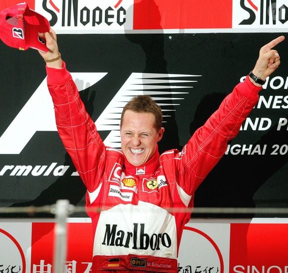 Le pilote allemand de Formule 1 Michael Schumacher de la Scuderia Ferrari célèbre sur le podium après avoir remporté le Grand Prix de Chine sur le circuit international de Shanghai près de Shanghai, en Chine, le 1er octobre 2006. Photo by Gero Breloer/DPA/Cameleon/ABACAPRESS.COM