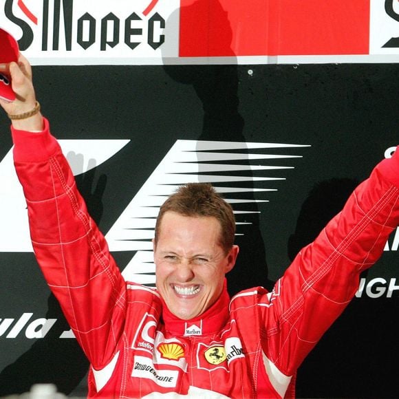 Le pilote allemand de Formule 1 Michael Schumacher de la Scuderia Ferrari célèbre sur le podium après avoir remporté le Grand Prix de Chine sur le circuit international de Shanghai près de Shanghai, en Chine, le 1er octobre 2006. Photo by Gero Breloer/DPA/Cameleon/ABACAPRESS.COM