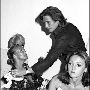 Dès son inauguration en 1967, l'établissement s'est imposé comme le point de chute favori du gratin mondial et d'Hollywood.

Archives - Romy Schneider et son mari Daniel Biasini lors d'une soirée au "Byblos" à Saint-Tropez pour l'anniversaire de Roger Peyrefitte en 1975
© DANIEL ANGELI / BESTIMAGE
