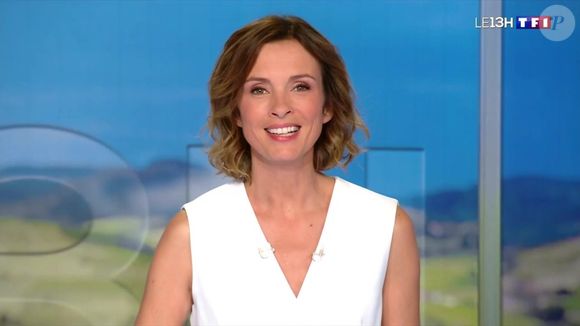 Isabelle Ithurburu a présenté ce vendredi son dernier JT du 13 Heures sur TF1, après un mois de remplacement de Marie-Sophie Lacarrau.

Isabelle Ithurburu dans le JT de TF1. Capture d'écran TF1