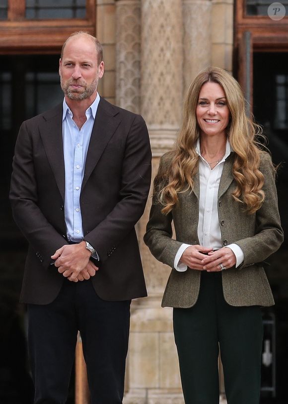 Le prince William, prince de Galles, et Catherine (Kate) Middleton, arborant des cheveux blonds, visitent les jardins, récemment transformés, du musée d'histoire naturelle à Londres, le 4 septembre 2025.