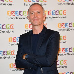 Samuel Étienne lors du photocall de la présentation de la nouvelle dynamique 2017-2018 de France Télévisions. Paris, le 5 juillet 2017.
© Guirec Coadic/Bestimage