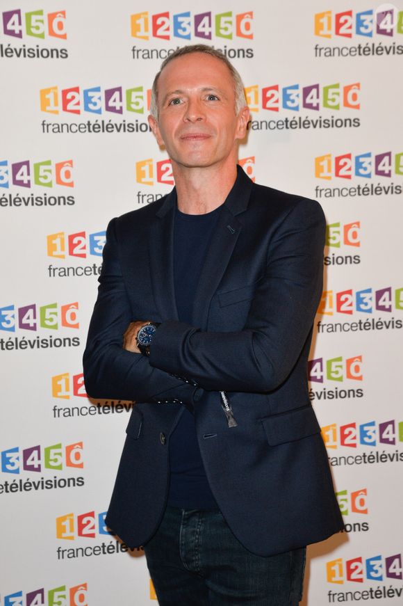 Samuel Étienne lors du photocall de la présentation de la nouvelle dynamique 2017-2018 de France Télévisions. Paris, le 5 juillet 2017.
© Guirec Coadic/Bestimage