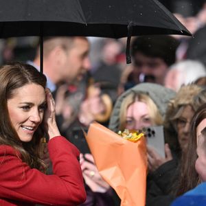 Le prince William, prince de Galles, et Catherine (Kate) Middleton, princesse de Galles, visitent le marché de Pontypridd, le 26 février 2025. 
Zuma Press/Bestimage
