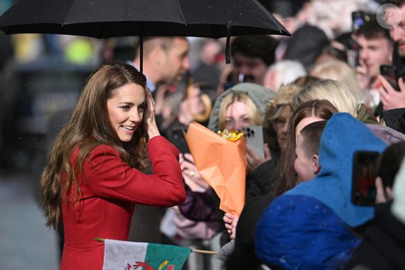 Le prince William, prince de Galles, et Catherine (Kate) Middleton, princesse de Galles, visitent le marché de Pontypridd, le 26 février 2025. 
Zuma Press/Bestimage