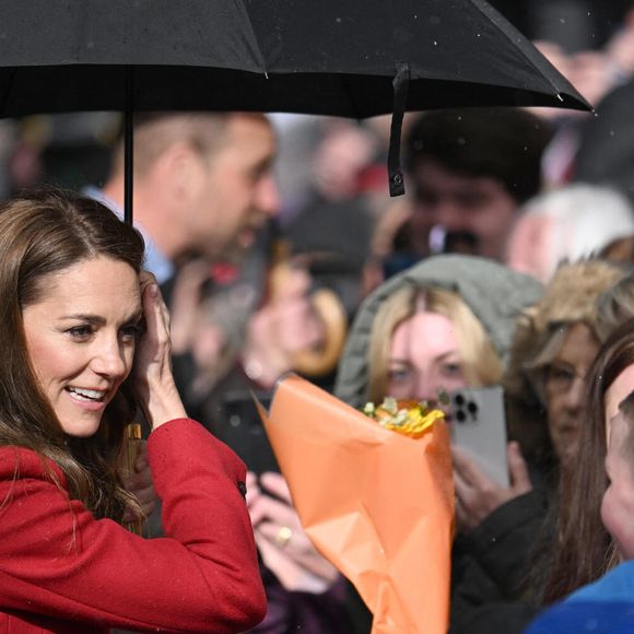 Le prince William, prince de Galles, et Catherine (Kate) Middleton, princesse de Galles, visitent le marché de Pontypridd, le 26 février 2025. 
Zuma Press/Bestimage