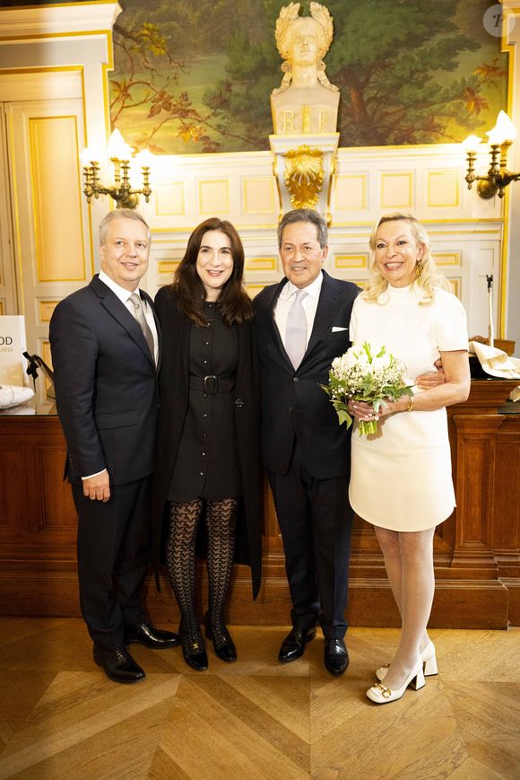 Le samedi 31 janvier, il a épousé Amélie Leperre-Dimeglio à la mairie du 16ᵉ arrondissement de Paris.

Georges Fenech et Amélie Leperre-Dimeglio, guest - Mariage civil de Georges Fenech et Amélie Leperre-Dimeglio à la mairie du 16ème arrondissement de Paris le 31 janvier 2026.

© Pierre Perusseau / Bestimage