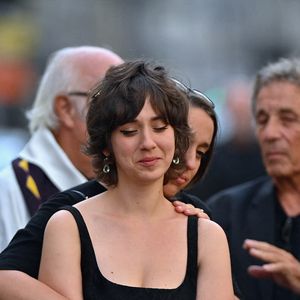 Ninon Ardisson et Manon Ardisson assistant aux funérailles de Thierry Ardisson à l'église Saint Roch à Paris, France, le 17 juillet 2025. Photo par Franck Castel/ABACAPRESS.COM