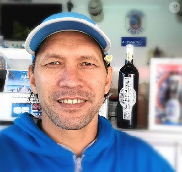 Teheiura (Koh Lanta) pose devant sont foodtruck - Instagram, 1er janvier 2020