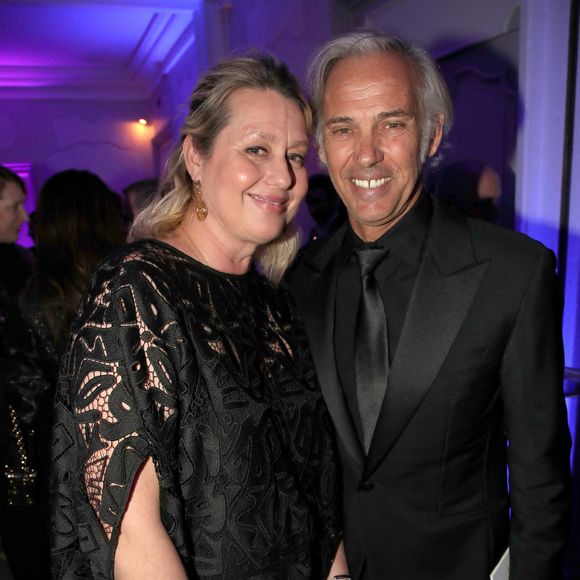 En pleine tourmente, l'intéressée a pu compter sur le soutien de sa progéniture. 

Exclusif -Paul Belmondo et sa femme Luana (habillée par Marina Rinaldi, chaussures Roger Vivier) - Dîner de l'association AEM (Un Avenir pour les Enfants du Monde), au profit des enfants du Rwanda par Babeth Djian au pavillon Ledoyen à Paris. Le 23 mars 2023 © Bertrand Rindoff Petroff-Olivier Borde / Bestimage