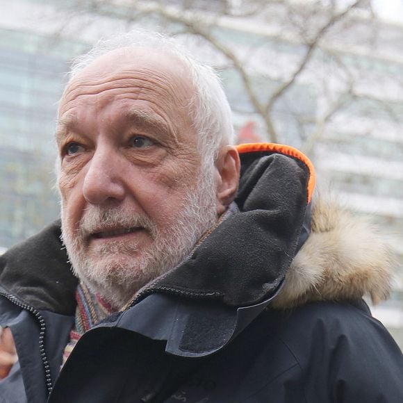 François Berléand à la sortie des studios de RTL à Paris, France, le 7 décembre 2023. © Jonathan Rebboah/Panoramic/Bestimage