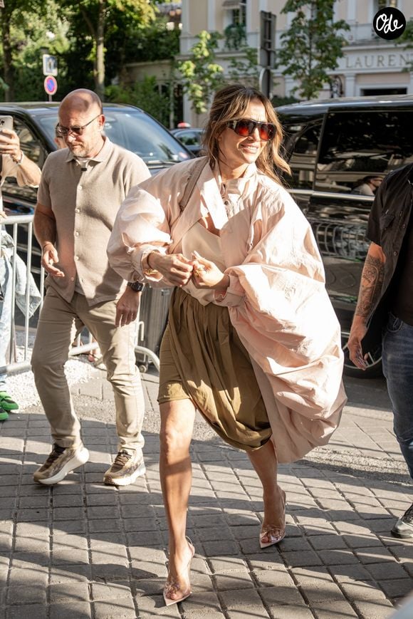 Jennifer Lopez arrive à l'hôtel La Réserve Paris à Paris pendant la Paris Fashion Week Haute Couture 2026.

Backgrid UK/ Bestimage