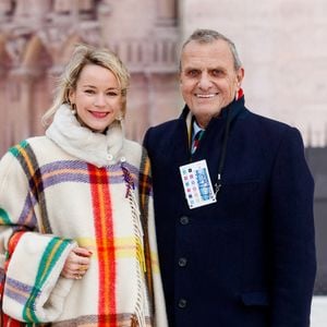 Les tenues liturgiques de la cathédrale imaginées par le créateur Jean-Charles de Castelbajac, n'ont laissé personne de marbre. 

Exclusif - Jean-Charles de Castelbajac, créateur des paramentiques des religieux de la cathédrale, et sa femme Pauline de Drouas - Emission "Notre-Dame la réouverture" sur France 2 pour la cérémonie de réouverture de la cathédrale Notre-Dame de Paris, le 7 décembre 2024. 
© Christophe Clovis / Cyril Moreau / Bestimage