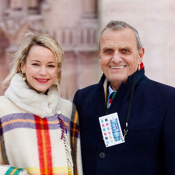 Les tenues liturgiques de la cathédrale imaginées par le créateur Jean-Charles de Castelbajac, n'ont laissé personne de marbre. 

Exclusif - Jean-Charles de Castelbajac, créateur des paramentiques des religieux de la cathédrale, et sa femme Pauline de Drouas - Emission "Notre-Dame la réouverture" sur France 2 pour la cérémonie de réouverture de la cathédrale Notre-Dame de Paris, le 7 décembre 2024. 
© Christophe Clovis / Cyril Moreau / Bestimage