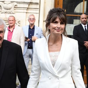 Claude Lelouch et Valérie Perrin à la mairie du 18ème à Paris, le 17 juin 2023.

Photo : Agence / Bestimage