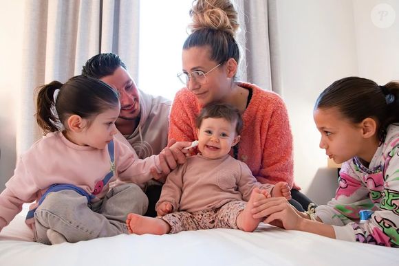 Emilie et Franck Fanich en compagnie de leurs 9 enfants sur Instagram.
