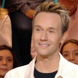 Cyril Féraud évoque son organisation en coulisses des tournages avec son fils Tim sur le plateau de "Quelle époque !"