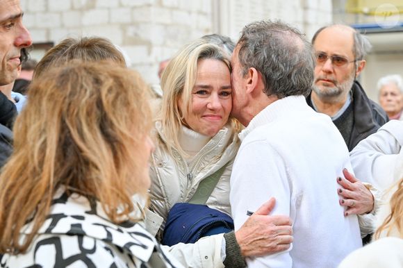 Une semaine après les obsèques, sa fille Céline Olive a de nouveau pris la parole sur les réseaux sociaux de sa mère dans un hommage bouleversant. 

Céline Olive (fille de E.Leclercq) à la sortie des obsèques d'Evelyne Leclercq en la cathédrale Sainte-Réparate de Nice, France, le 13 janvier 2026. © Bruno Bebert/Bestimage