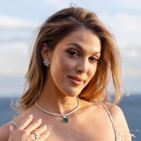 Iris Mittenaere pose ses valises dans l'un des hôtels les plus luxueux de la Côte d'Azur, combien faut-il débourser pour y séjourner ?
