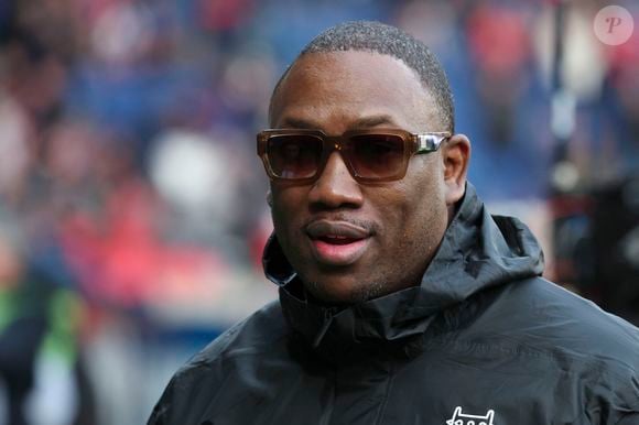 Mokobe en tribunes lors du match de football Ligue 1 Uber Eats opposant le Paris Saint-Germain (PSG) à l'OGC Nice (1-0) au Parc des Princes à Paris, le 1er novembre 2025. 

Photo : Michael Baucher / Psnewz / Bestimage