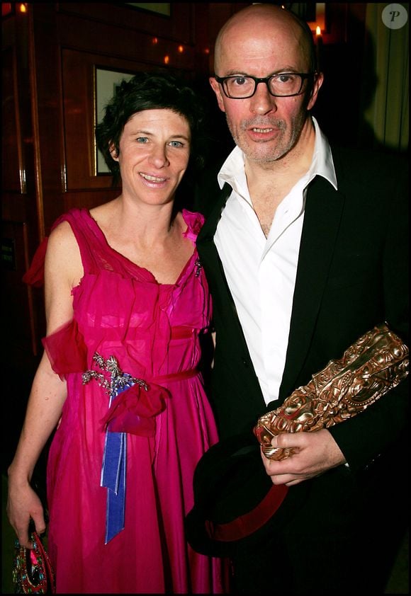 La passion pour le septième art du réalisateur n'en est pas touchée pour autant et c'est d'ailleurs même un plaisir qu'il a longtemps partagé avec Marion Vernoux. 

Jacques Audiard et Marion Vernoux - Dîner au Fouquet's dans le cadre de la 31ème cérémonie des César au Théâtre du Châtelet, le 25 février 2006 ©RINDOFF-BORDE / BESTIMAGE