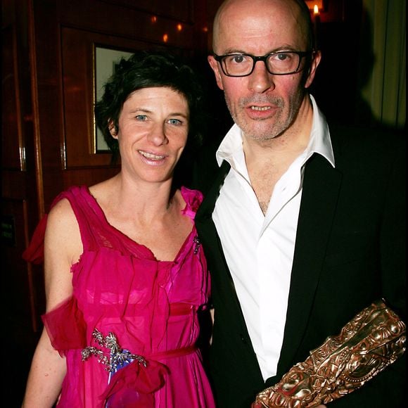 La passion pour le septième art du réalisateur n'en est pas touchée pour autant et c'est d'ailleurs même un plaisir qu'il a longtemps partagé avec Marion Vernoux. 

Jacques Audiard et Marion Vernoux - Dîner au Fouquet's dans le cadre de la 31ème cérémonie des César au Théâtre du Châtelet, le 25 février 2006 ©RINDOFF-BORDE / BESTIMAGE