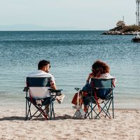 Partir en vacances pendant un arrêt de travail : malgré les recommandations de changer d’air par les médecins, est-ce vraiment autorisé ?