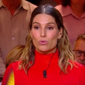 Laury Thilleman invitée de Léa Salamé dans "Quelle époque !" sur France 2, samedi 11 octobre 2025.