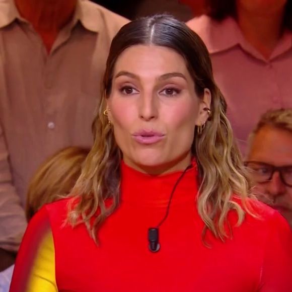 Laury Thilleman invitée de Léa Salamé dans "Quelle époque !" sur France 2, samedi 11 octobre 2025.