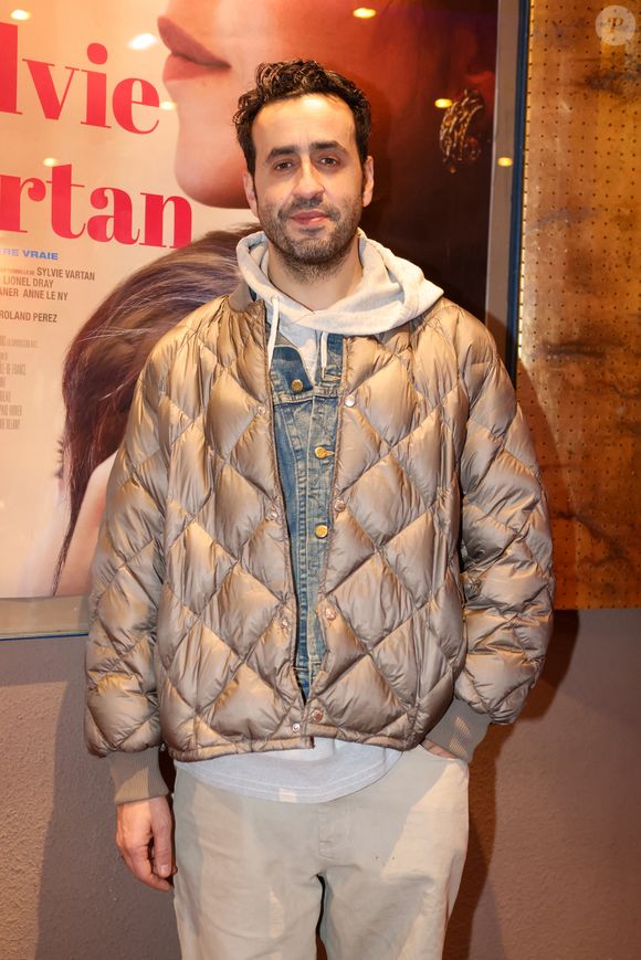 Exclusif - L'acteur Jonathan Cohen au Mérignac-Ciné en Gironde - France pour l'avant-première du film "Ma Mère, Dieu et Sylvie Vartan" du réalisateur Québécois Ken Scott et d'après le livre éponyme de l'avocat et chroniqueur Roland Perez, le 19 février 2025. ©Jean-Marc LHOMER/Bestimage.